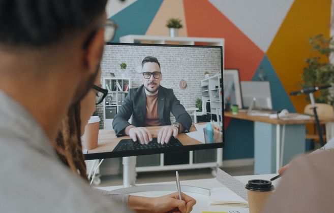 Online dating: starting a conversation on a niche platform
