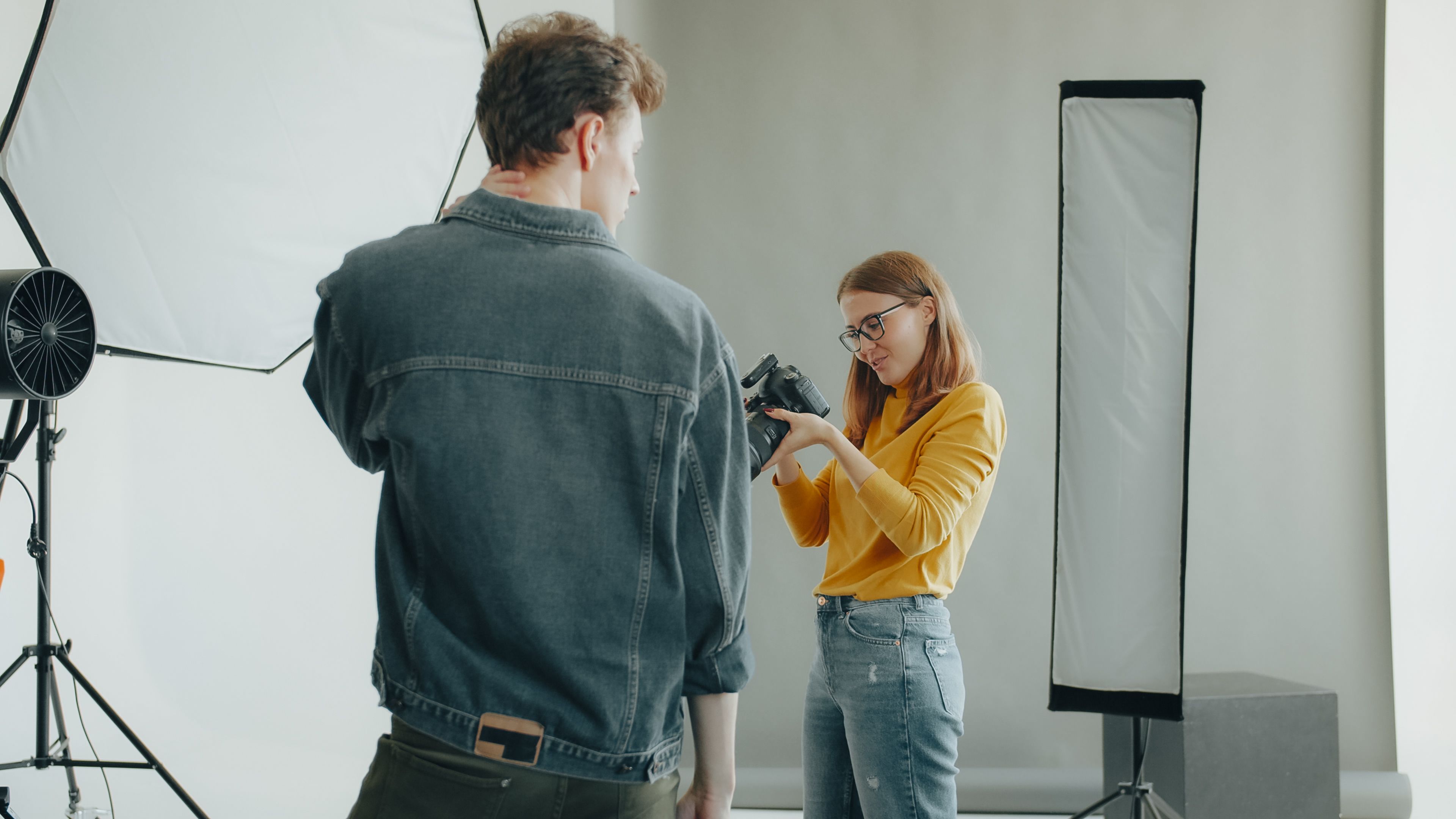 Fotografski studio sa svjetlima i opremom
