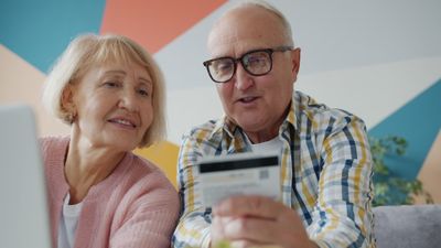 El Govern estudia apujar l'SMI i les pensions abans de les eleccions