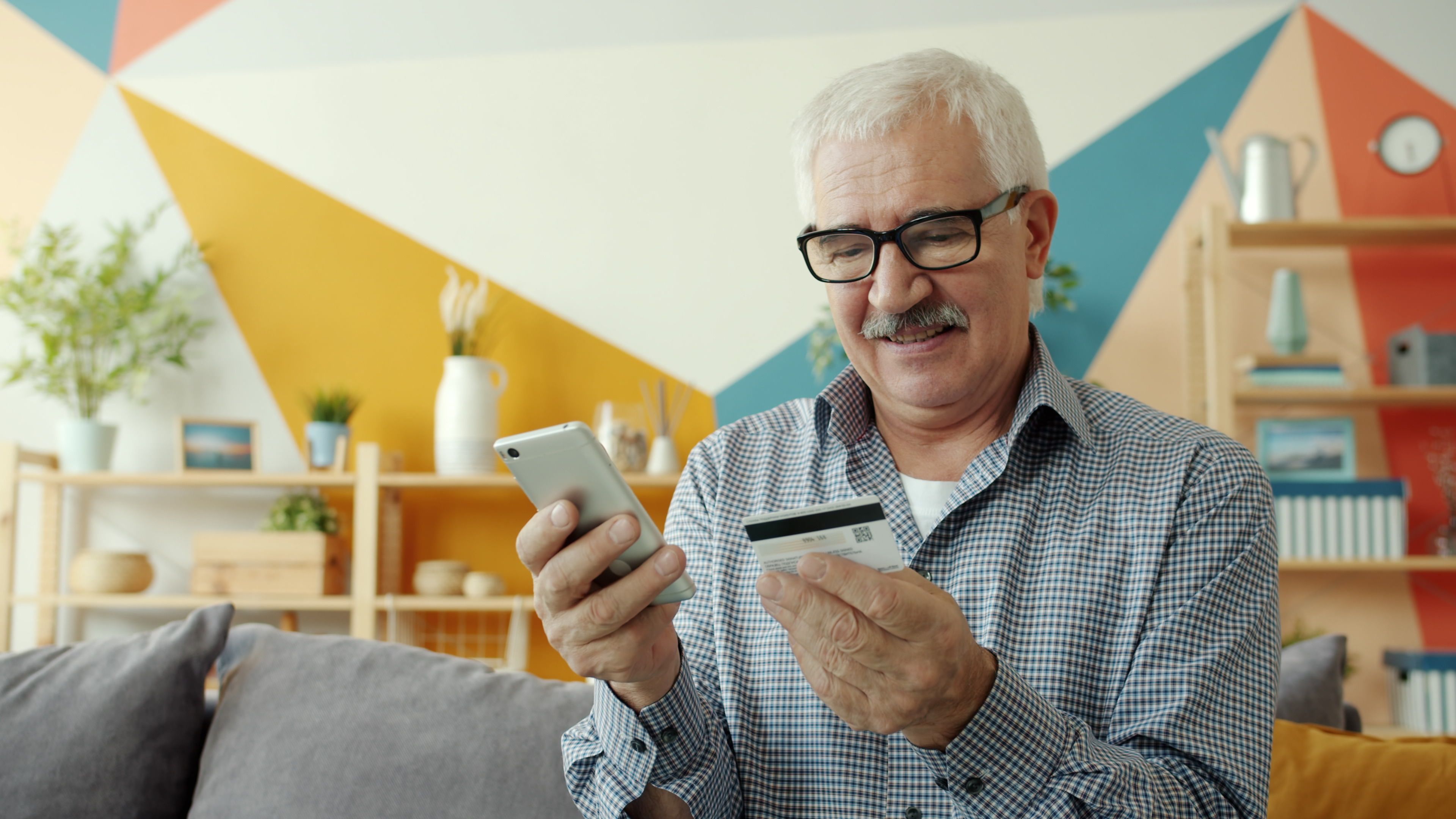 Best 2% Cash Back Credit Cards In Canada in 2026 — Photo by Vitaly Gariev on Pexels