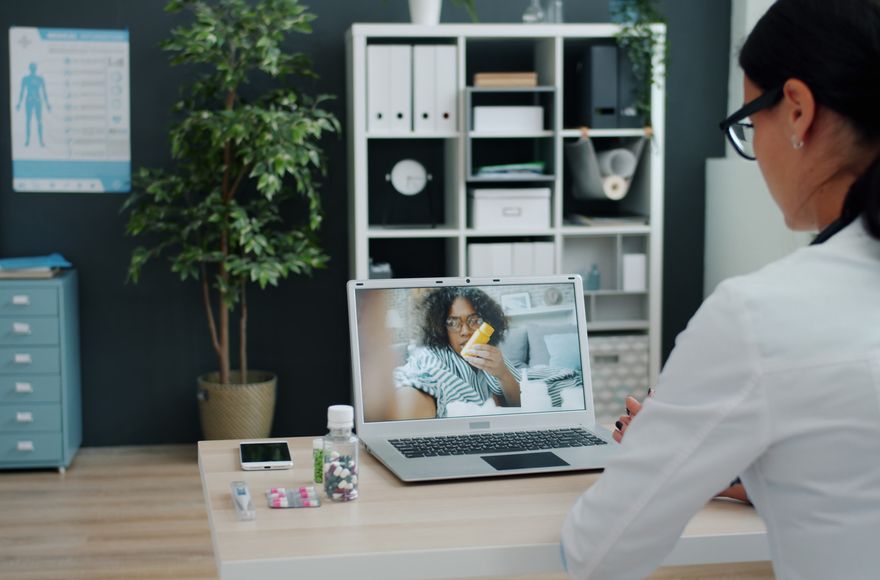Online dating: starting a conversation on a niche platform
