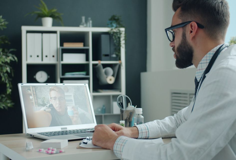 Online dating: starting a conversation on a niche platform