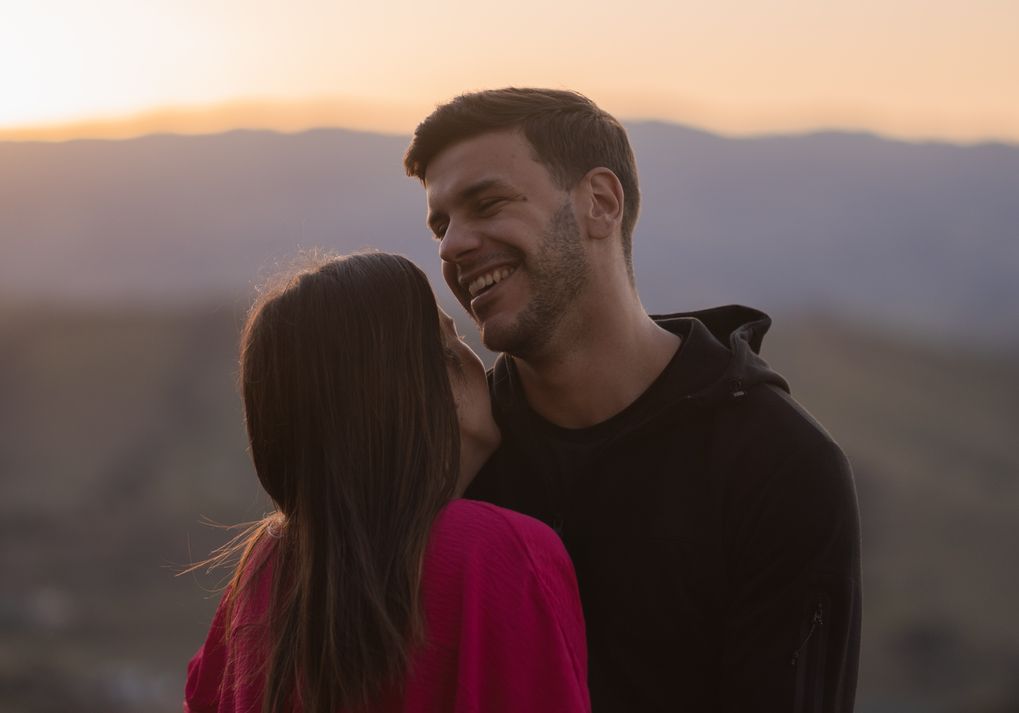 Online dating: starting a conversation on a niche platform