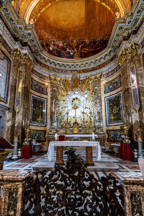 Free Stunning Baroque altar in a historic Roman church with ornate decor and religious symbolism. Stock Photo