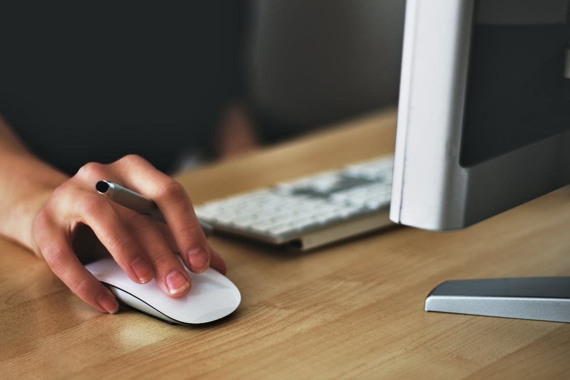 Person Clicking the Apple Magic Mouse