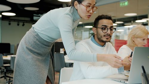 Free Team collaboration in a modern office setting with diverse individuals working together. Stock Photo