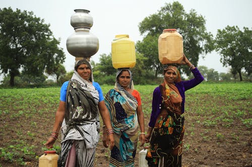 Gratis stockfoto met dragen, h2o, indiase vrouwen