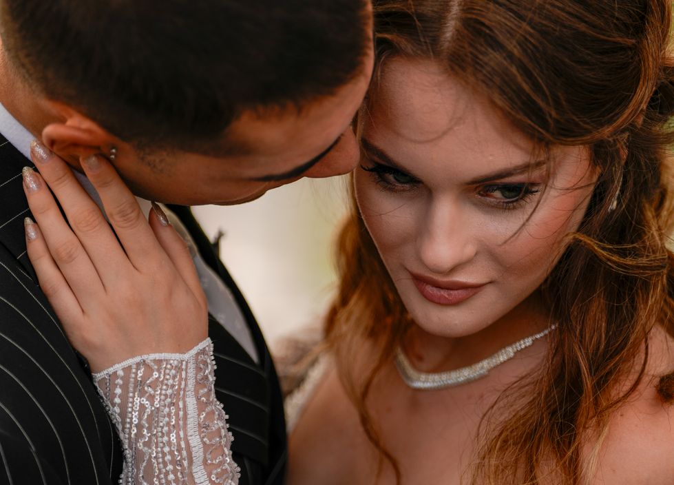 Online dating: starting a conversation on a niche platform