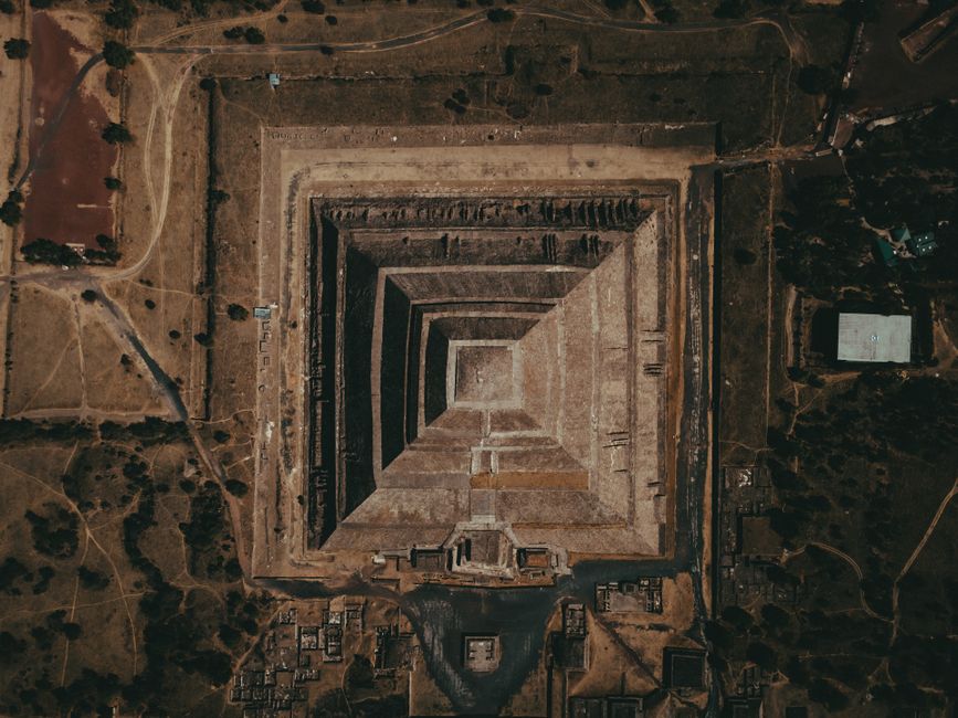 Teotihuacan piramisok: teljes napi kirándulás Mexikóvárosból – Teotihuacan Pyramid of the Sun aerial view