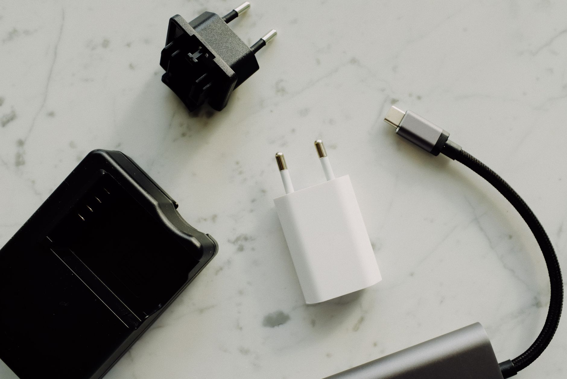 Wired vs Wireless Car Charger 2026 – My Top 3 Picks