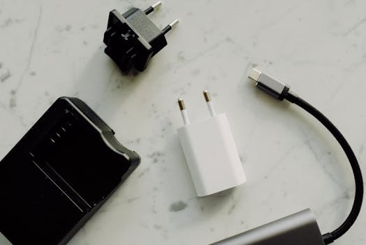 一部手机长时间插着充电器充电