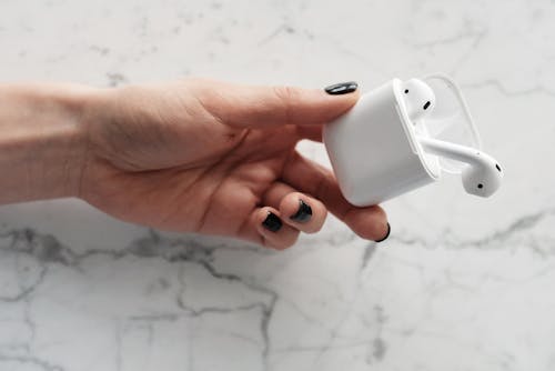 Foto stok gratis airpods, berbayang, berfokus