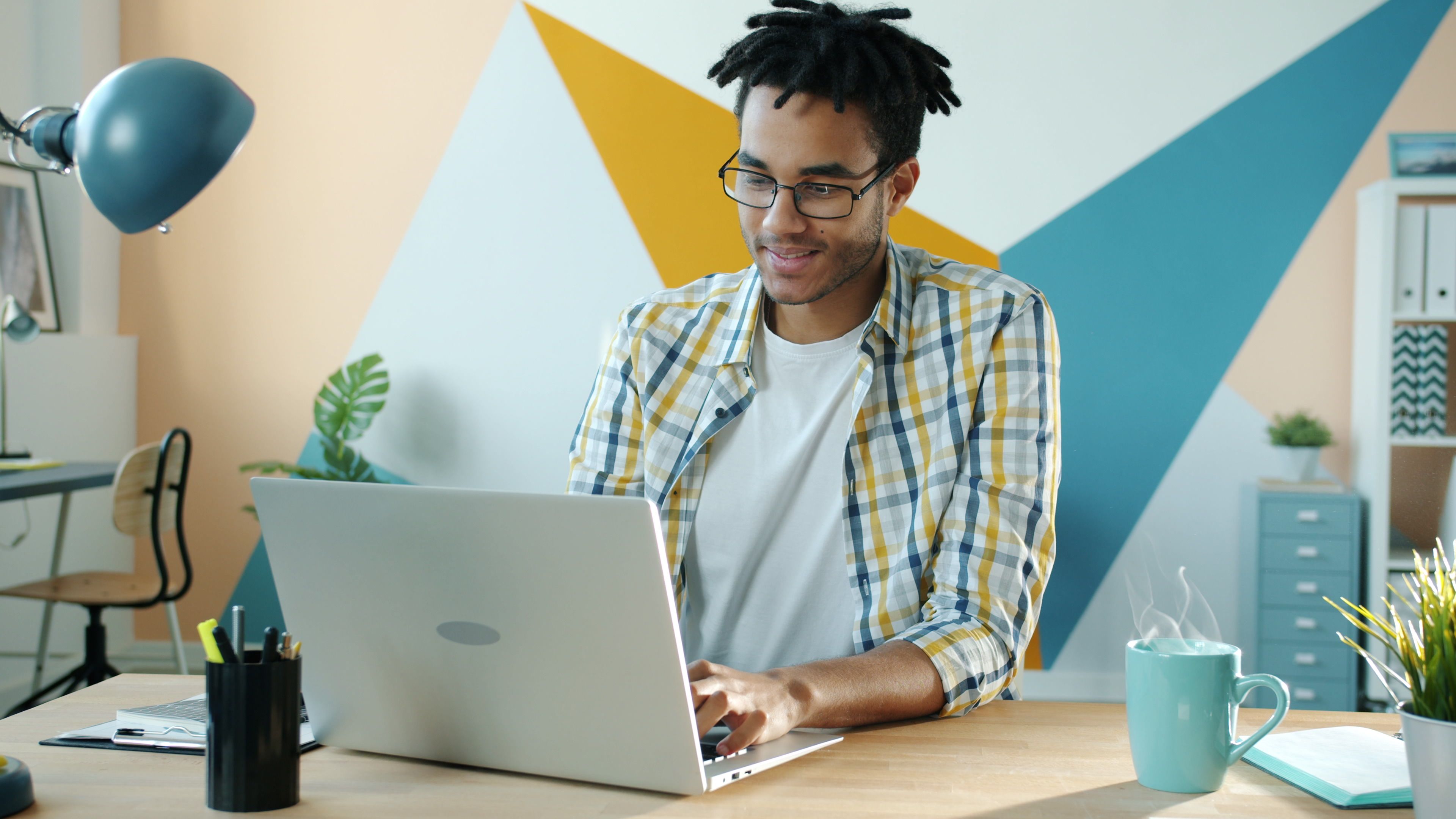 Fed Study Finds Higher Productivity and Greater Isolation in Remote Work — Photo by Vitaly Gariev on Pexels