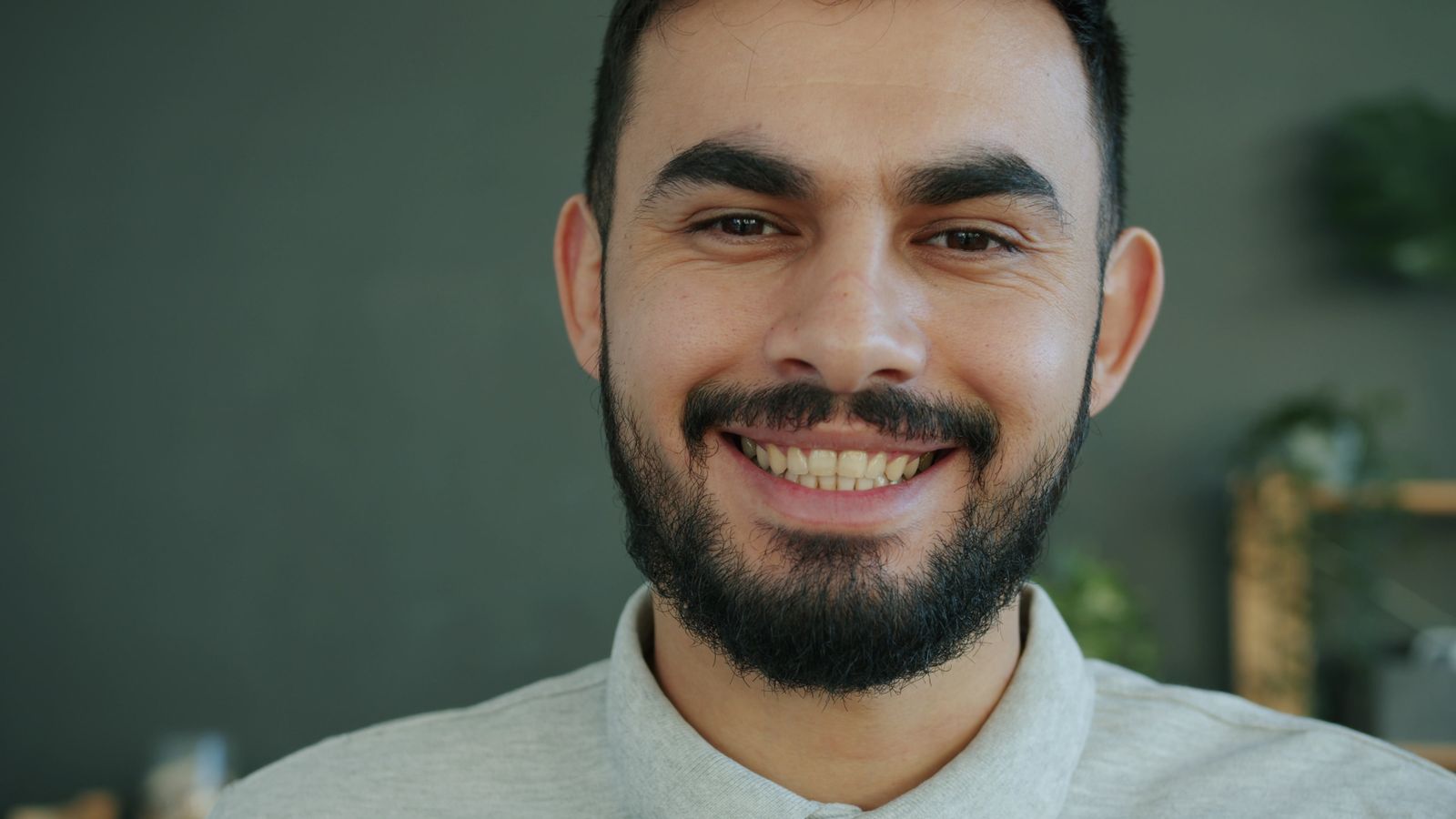 Retrato de Carlos sorrindo