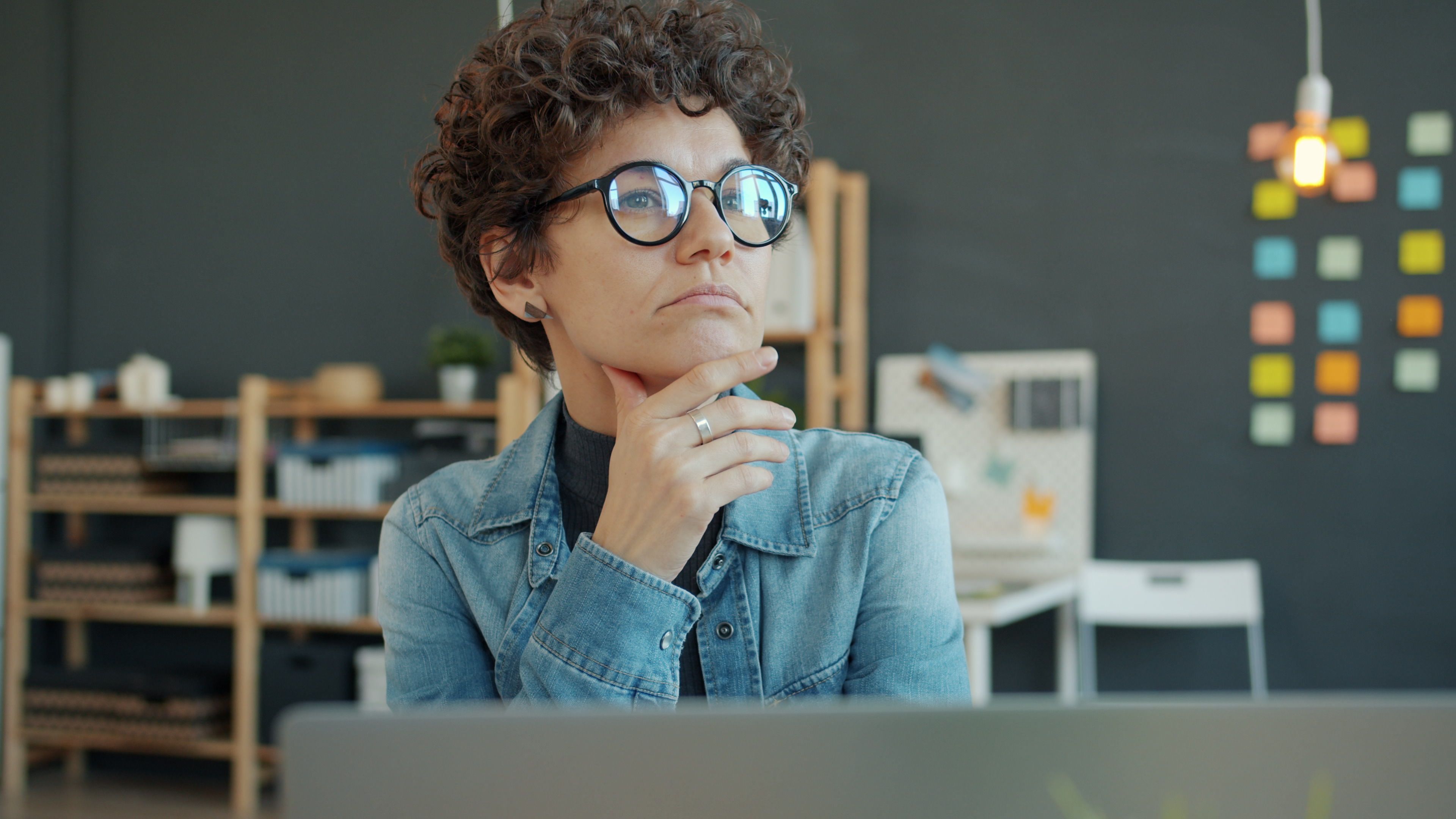 Thoughtful founder in front of a screen, comparing pricing options