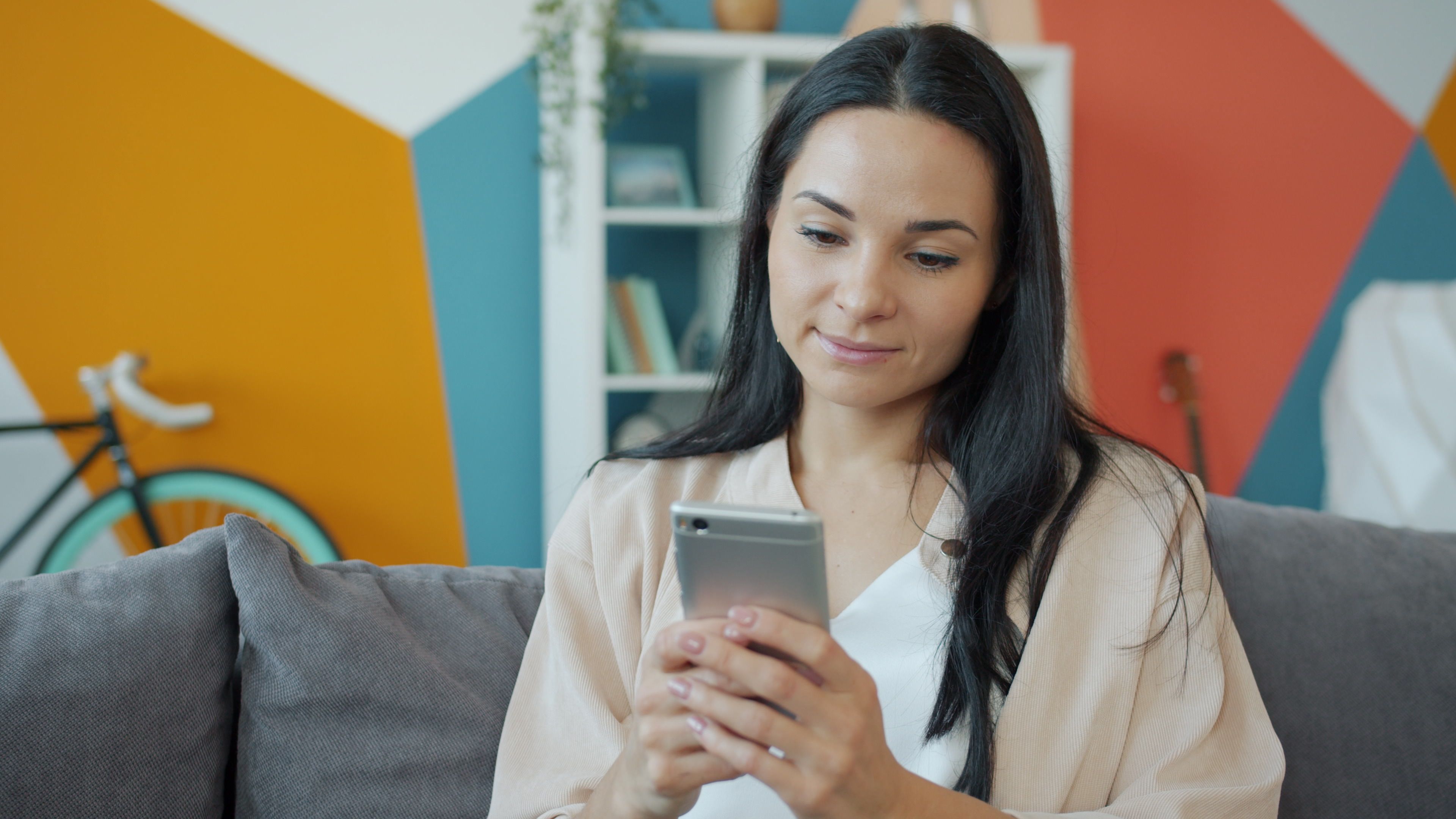 Online dating: starting a conversation on a niche platform