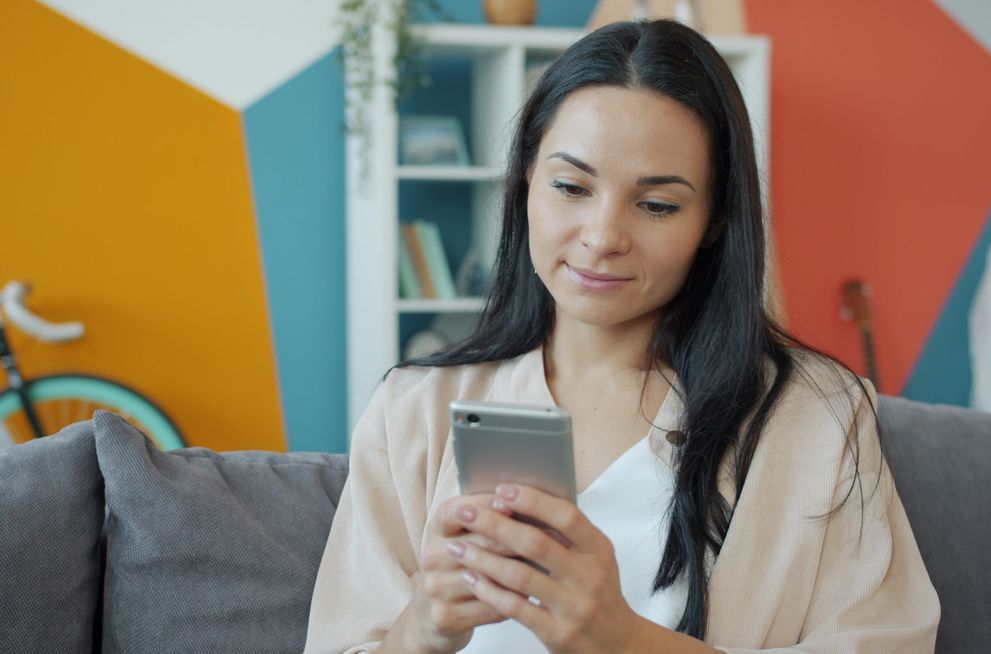 Online dating: starting a conversation on a niche platform