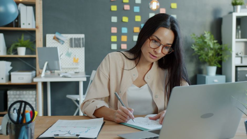 #interior, administración de tareas, adulto joven