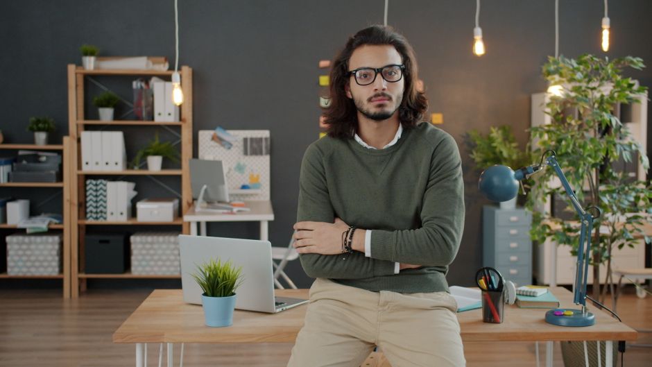 Adulto joven, ambiente de trabajo, autónomo