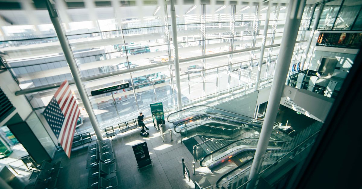 Comment les bagages sont-ils classés et organisés dans les aéroports