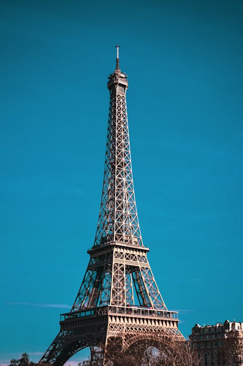 Torre Eiffel Sob O Céu Azul