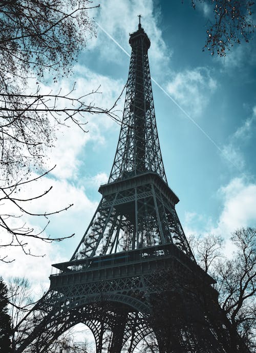 Tour Eiffel Sous Le Ciel Bleu