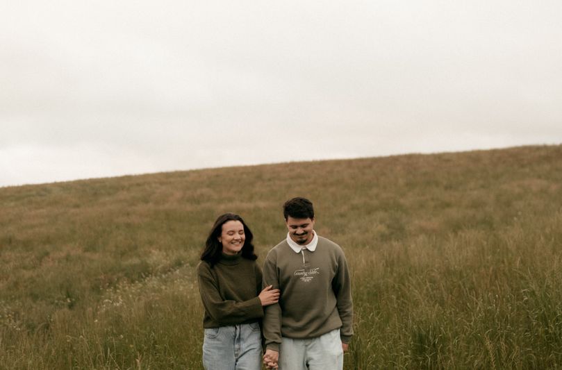 Online dating: starting a conversation on a niche platform