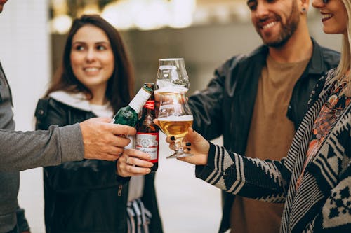 Pessoas Tomando Bebidas