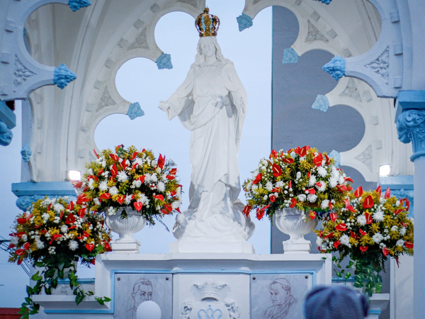 Devoto en oración