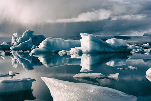 Formazione Di Ghiaccio Nel Corpo D'acqua