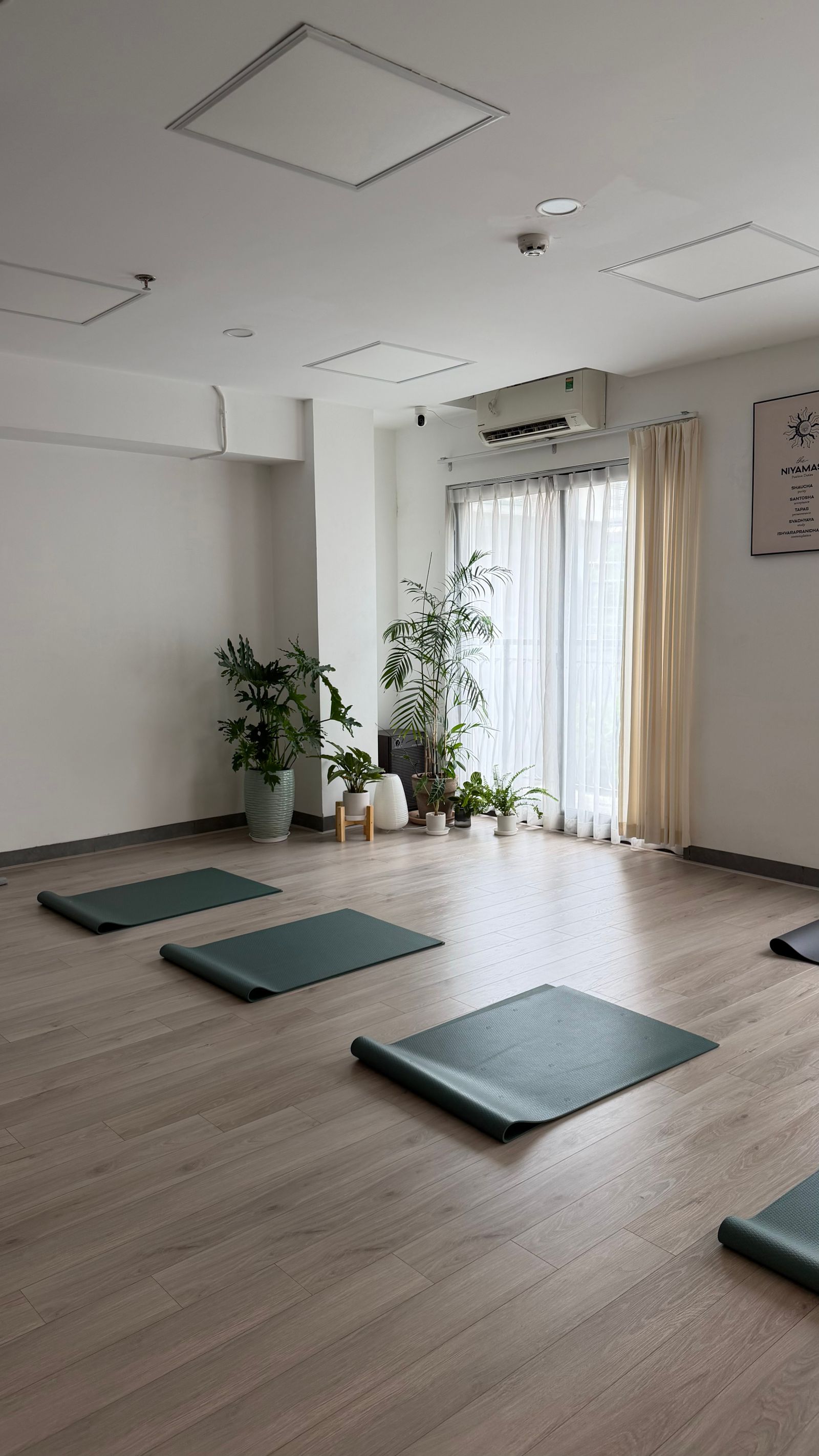 Yoga doux et thé à la REcyclerie, 2/3