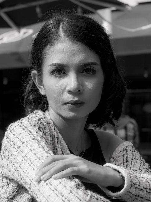 Free Captivating black and white portrait of a woman in an outdoor setting, Jakarta. Stock Photo