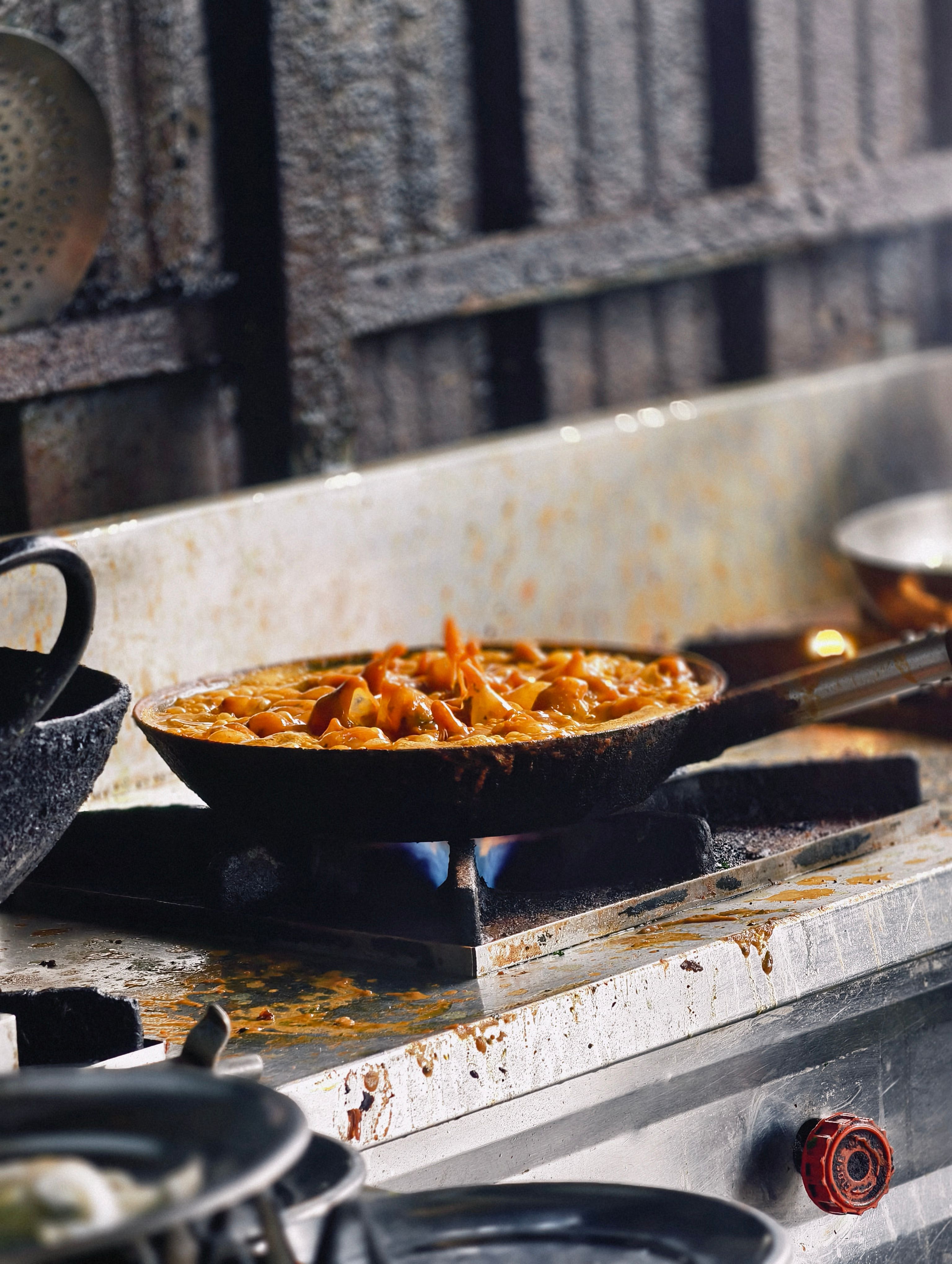 chinese sauce cooking pan