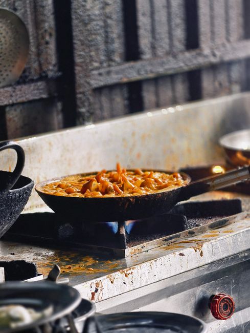 chinese sauce cooking pan