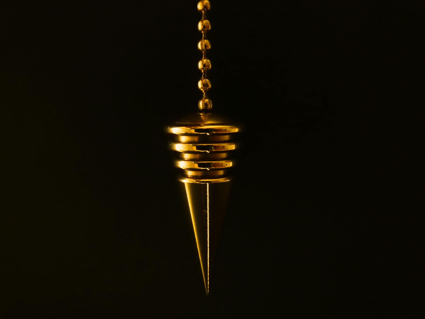Hanging Gold-colored Pendant With Necklace