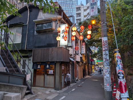 Beeindruckende Szene mit Architektur & Vintage – Anime Art