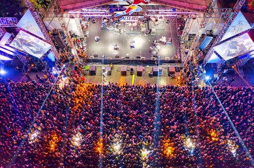 Fotobanka s bezplatnými fotkami na tému dav ľudí, dron, festival