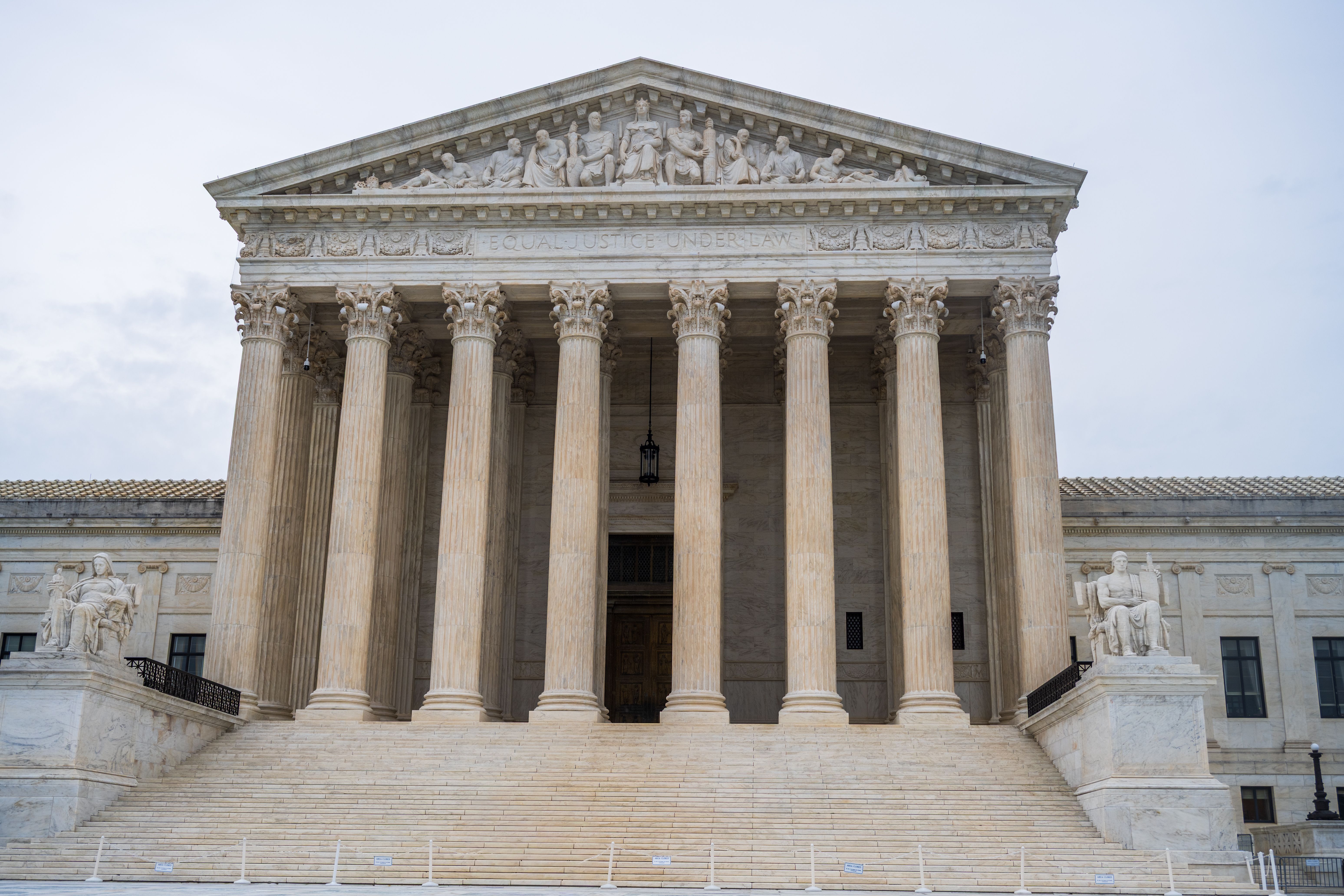 Suprema Corte permite que Trump prossiga com construção do salão de baile na Casa Branca