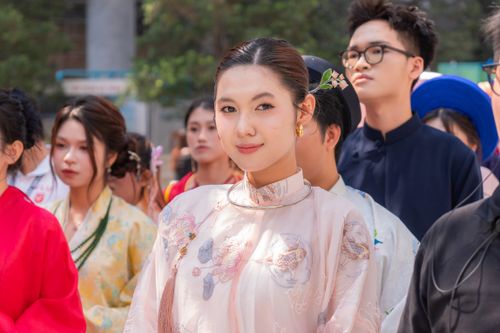 Free A diverse group dressed in vibrant traditional Asian clothing at an outdoor event. Stock Photo