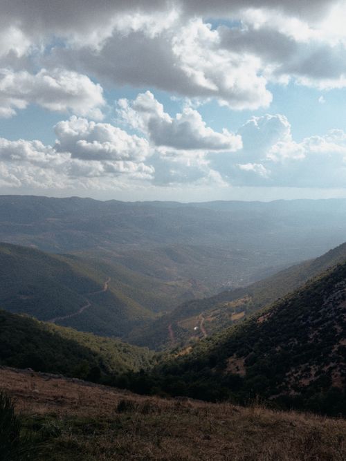 Free Breathtaking view of mountains and clouds in İznik, Bursa, Türkiye. Stock Photo