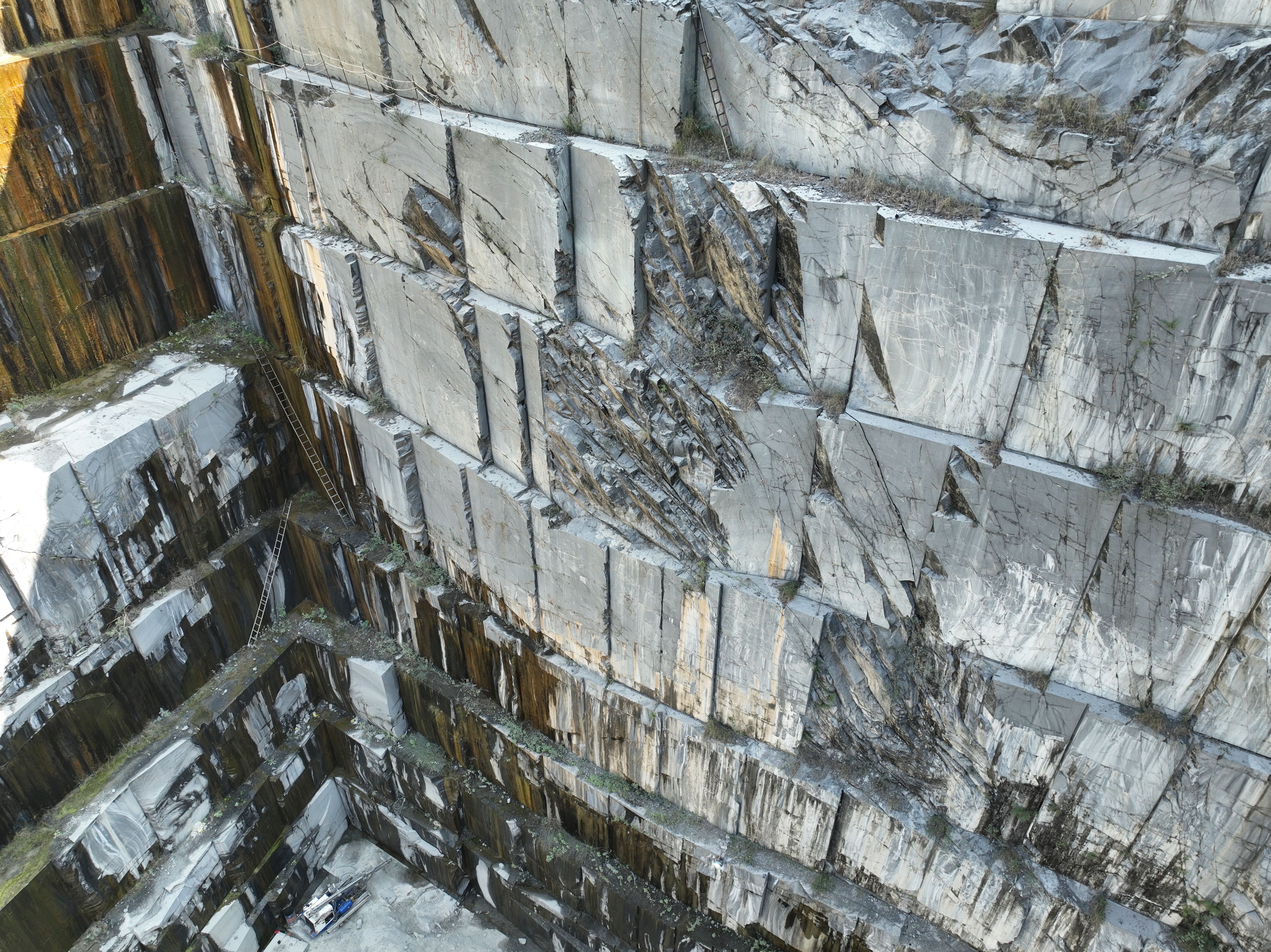 granite stone quarry blocks