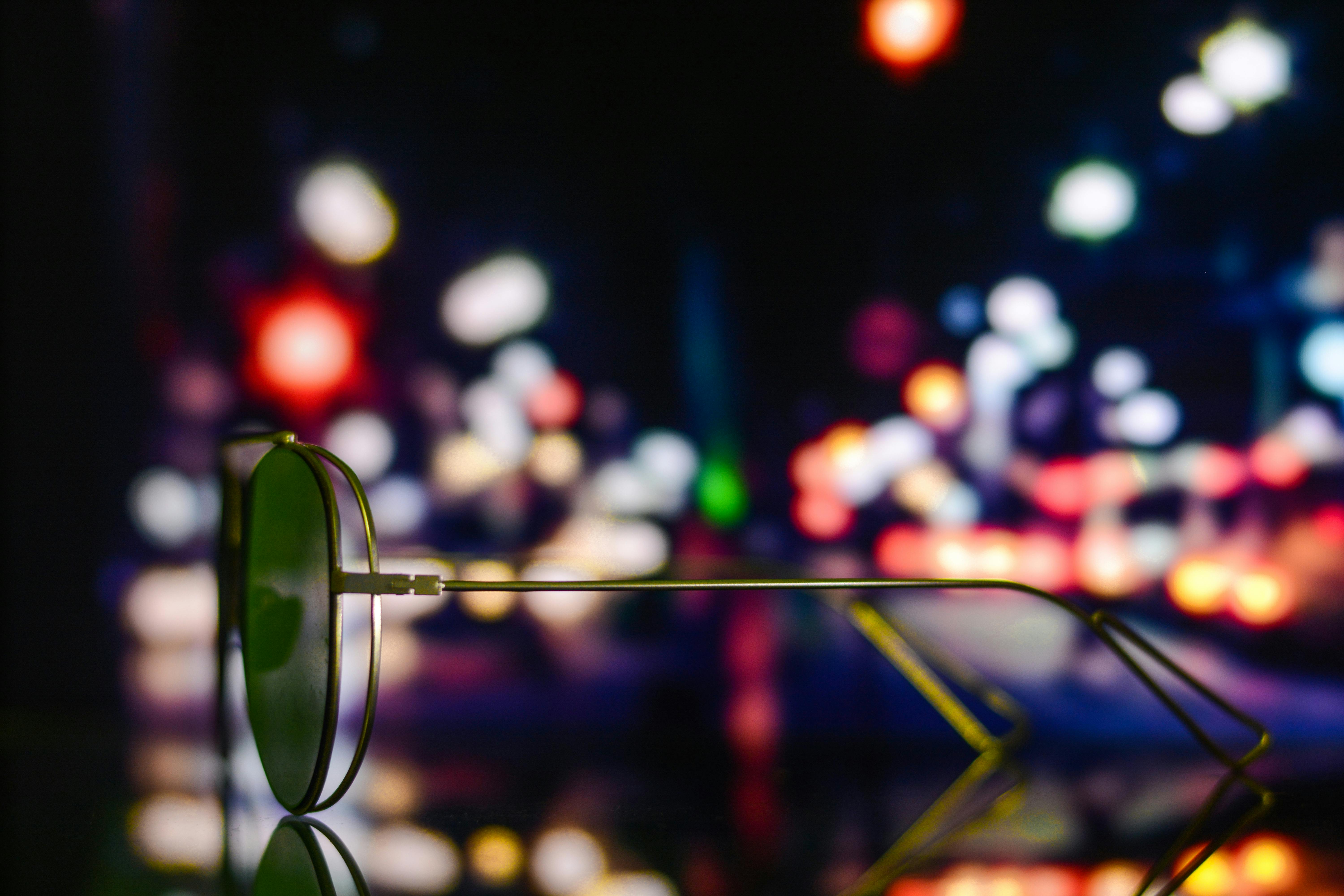 shallow focus photography of sunglasses