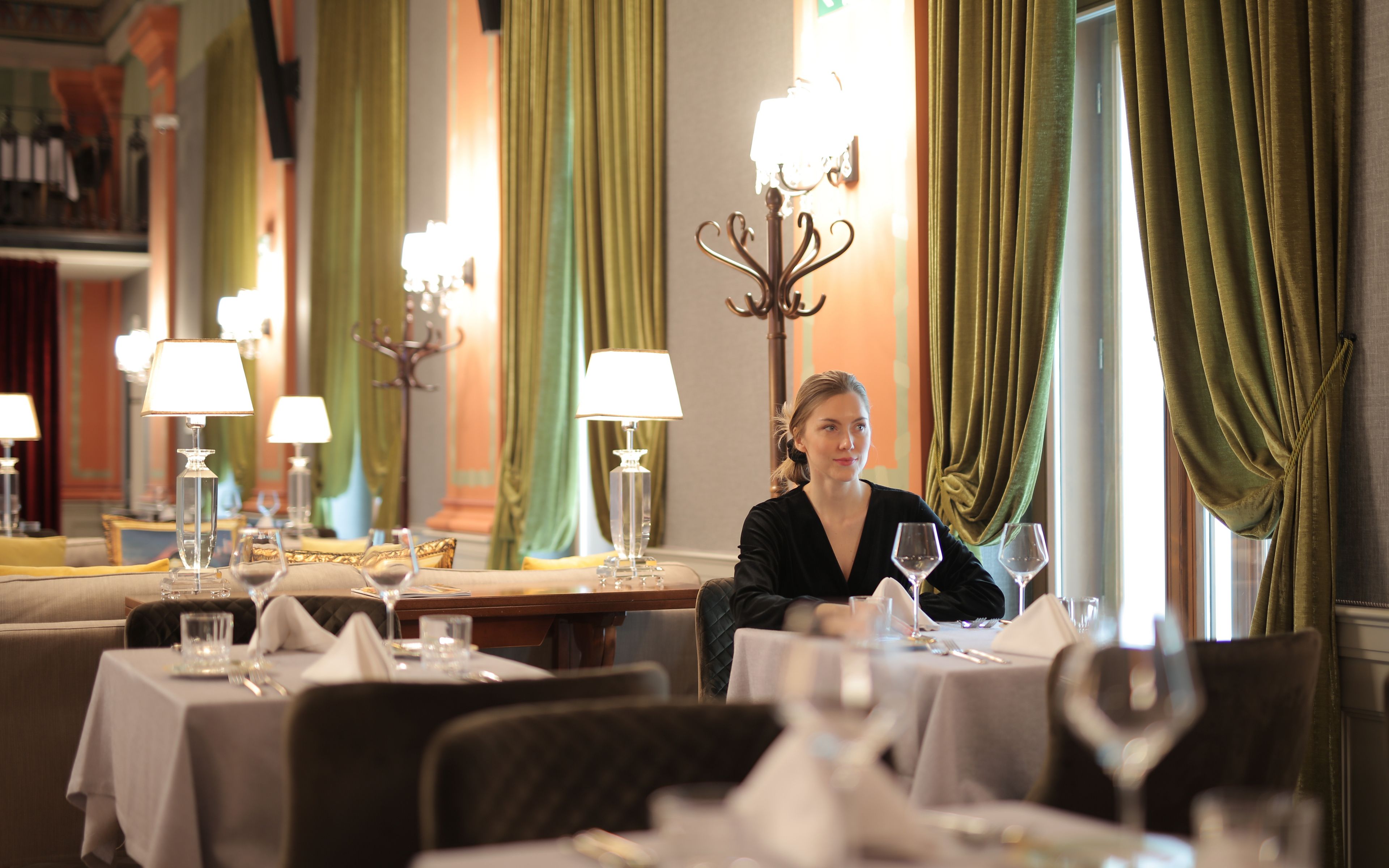 Fine Dining Chauffeur — luxury chauffeur travel
