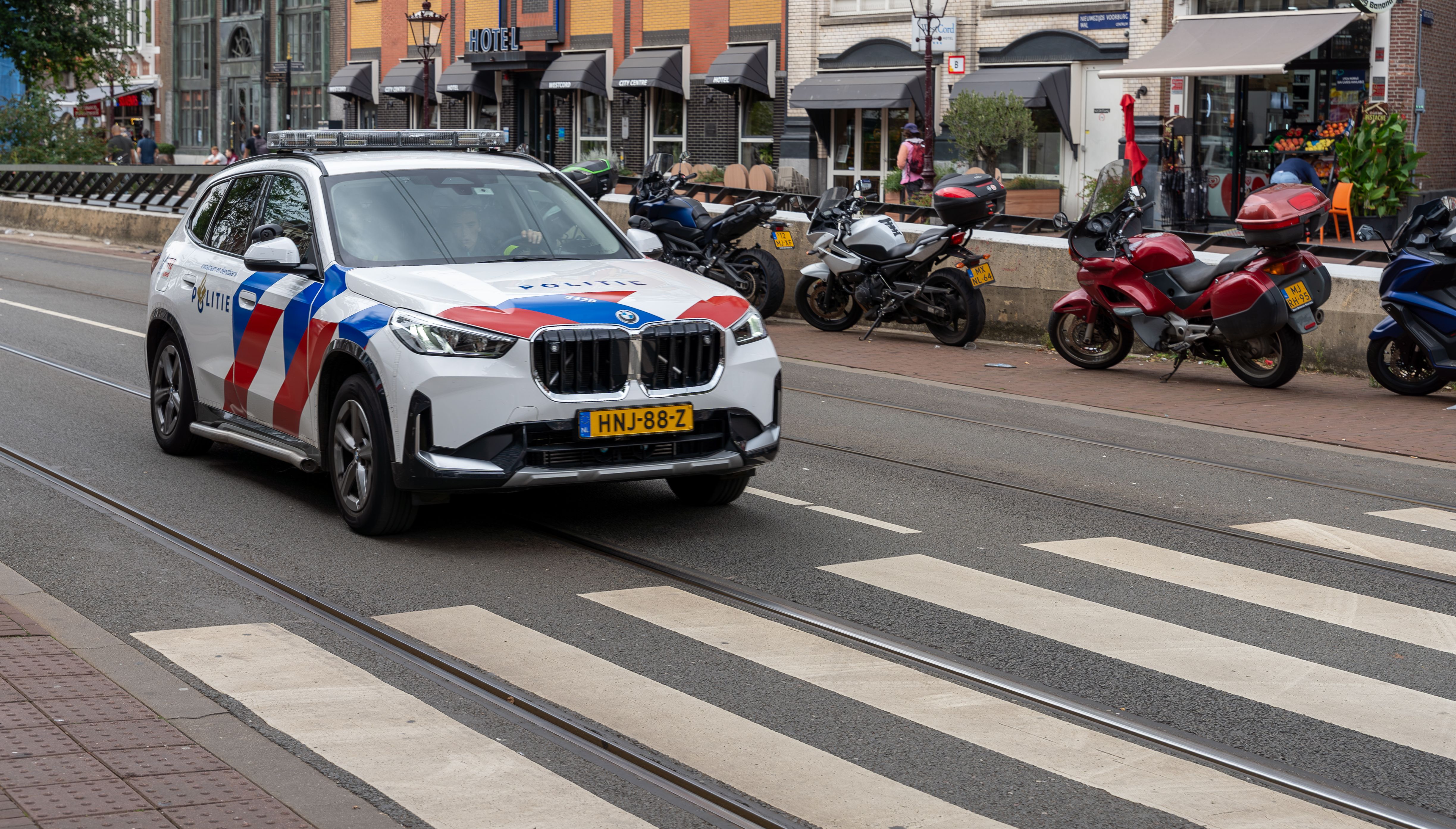 Amsterdam'da bir yaya geçidi
