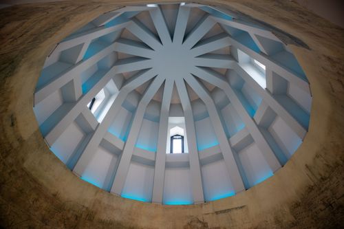Free A stunning interior view of a dome with a skylight, showcasing architectural beauty in Istanbul, Türkiye. Stock Photo