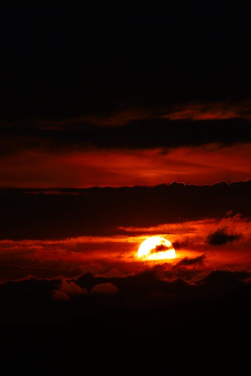 Free Captivating sunset with vibrant red sky and dramatic cloud formations. Stock Photo