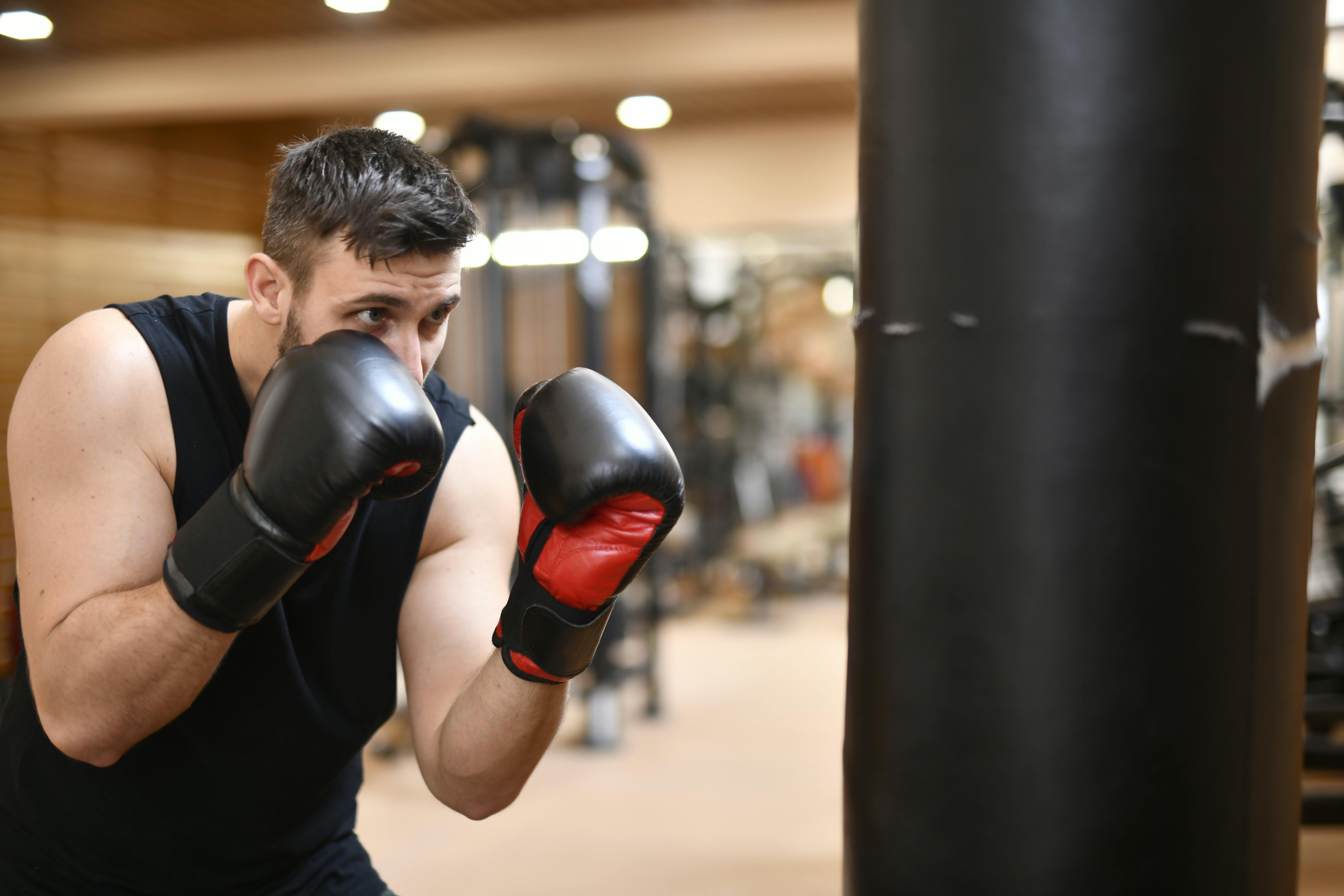 Hombre guantes boxeo Stock Photos, Royalty Free Hombre guantes boxeo Images