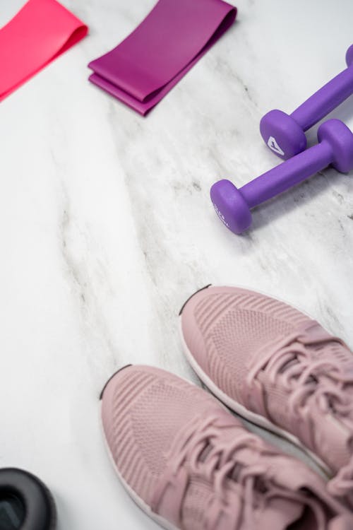 Gratis lagerfoto af fitnesscenter, flatlay, gym udstyr