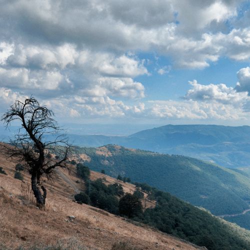 Free Breathtaking mountain landscape with dramatic clouds over İznik, Türkiye. Stock Photo