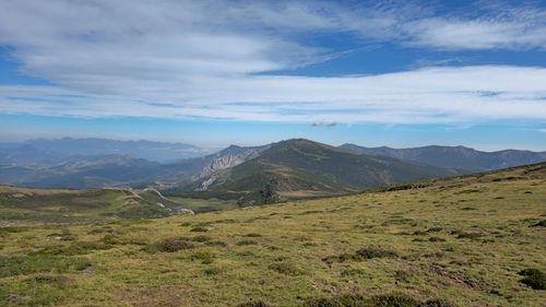 Free A breathtaking view of mountains and valleys under a blue sky in Castilla y León, Spain. Stock Photo
